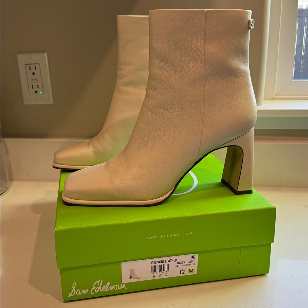 Sam Edelman - Irie - Modern Ivory Ankle Boots size 12